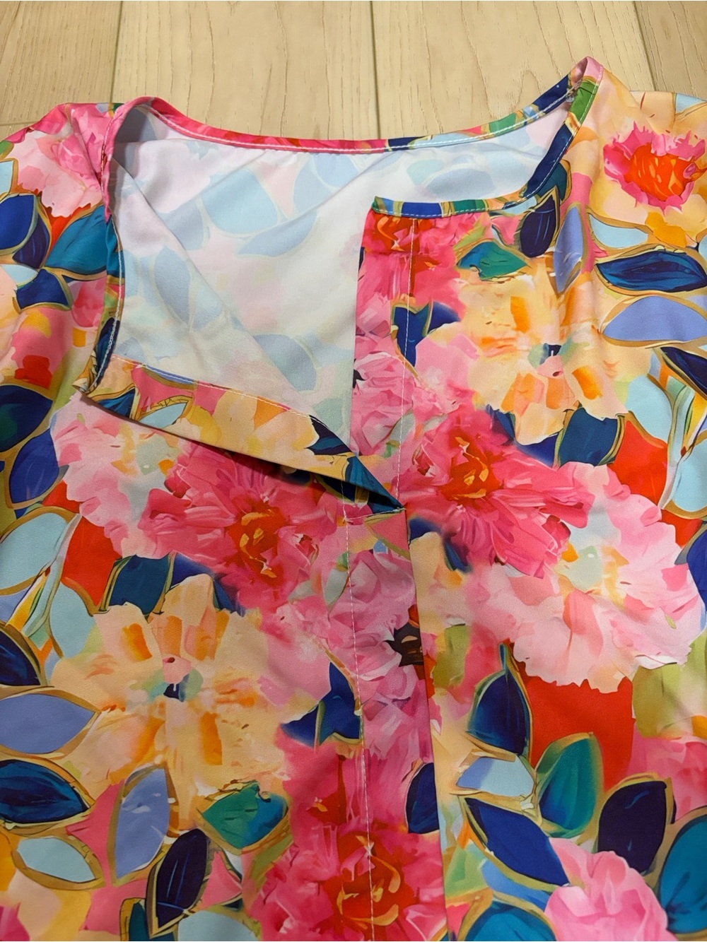 Lightweight Floral Print Notched Neck Blouse, see measurements - Picture 3 of 6